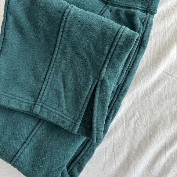 ALO Yoga Sweatpant Set - Picture 5 of 5